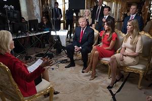 Con gái Trump bị tố lợi dụng bố để bán vòng gần 11.000 USD
