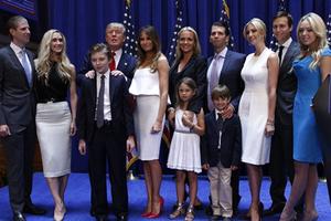 Luật khiến con cái Trump không được vào cơ quan liên bang Mỹ