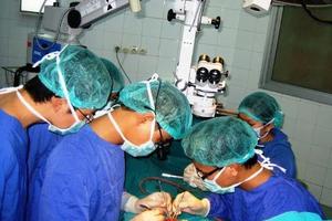 Ghép thành công ca bệnh có dương vật và tinh hoàn bị đứt rời