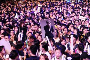 35.000 khán giả cuồng nhiệt trong live concert Noo Phước Thịnh