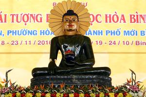 Hàng ngàn phật tử chiêm bái Tượng Phật ngọc lớn nhất thế giới