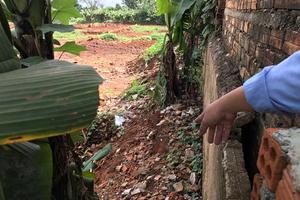 Doanh nghiệp lấy đất chính quyền không hay? 