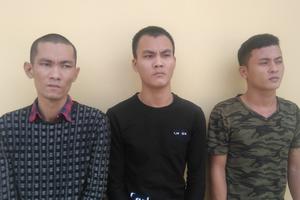 Khởi tố nhóm đối tượng ép cướp tài sản