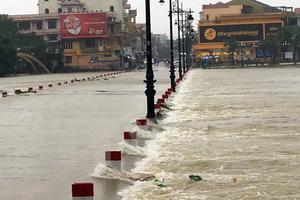 Trung Bộ tiếp tục lũ chồng lũ trong 10 ngày tới, Bắc Bộ hanh khô