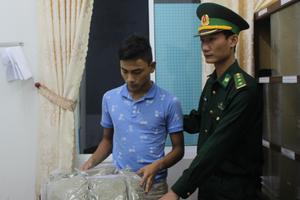 Bắt giữ 2 đối tượng buôn bán, tàng trữ ma túy