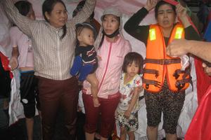 Cô giáo cứu học sinh thoát lũ ở Phú Yên được tặng Bằng khen