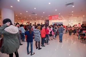 Chen chân mua sắm Tết săn hàng tốt giá hời