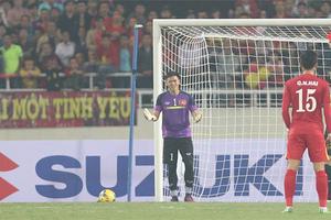 Nguyên Mạnh bị treo giò hai trận và phạt tiền vì thẻ đỏ tại AFF Cup 2016