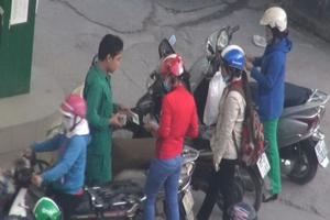 5 chiêu gian lận tinh vi tại cây xăng mà chị em cần cảnh giác để không bị "móc túi"
