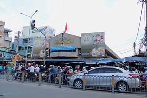 Siêu thị không dễ thay thế chợ truyền thống