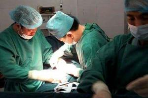Mâu thuẫn trong bàn nhậu, nam thanh niên chém 2 người trọng thương