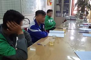Công an cải trang để ghi hình, phạt người tiểu bậy 