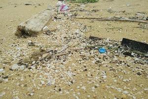 Xuất hiện dầu vón cục dọc 7 km bờ biển ở Quảng Nam