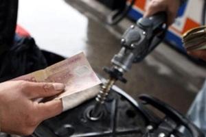 VCCI: Doanh nghiệp khó cạnh tranh nếu xăng "gánh" 8.000 đồng thuế môi trường