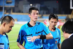 Trọng tài nội dọa bỏ, VFF không dám vời ngoại!