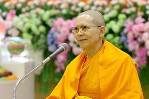 Cỗ máy "cải lão hoàn đồng" trong chùa sư Thái bị tố tham ô
