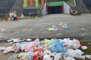 Đà Lạt và Nha Trang cháy phòng, du khách ngủ trên xe