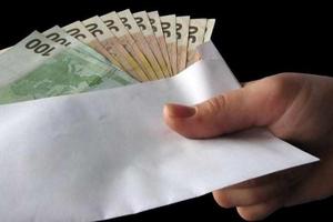 Romania: Bắt bác sỹ nhận hối lộ 19 lần 1 ngày