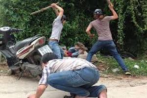 Bị nhắc vì lấy trộm cờ, nhóm thanh niên đánh bảo vệ tử vong