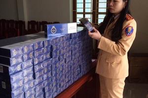 Ô tô chở 1.220 bao thuốc lá không giấy tờ hợp lệ