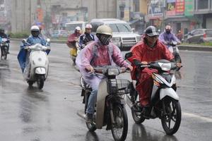 Hà Nội mưa dầm dề đến cuối tuần