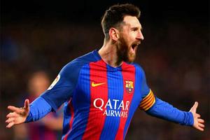 Messi ghi bàn solo từ giữa sân, Barca tái chiếm vị trí dẫn đầu
