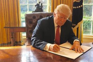 Ông Trump ban hành lệnh cấm nhập cảnh mới