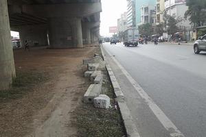 Đường ô tô đã bịt... nhưng xe máy vẫn còn