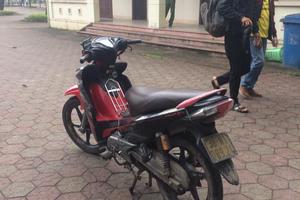 Triệu tập hai nữ sinh gây tai nạn rồi đưa cụ ông ra nghĩa trang bỏ mặc