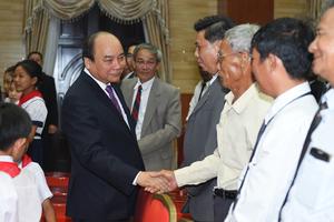 Thủ tướng Nguyễn Xuân Phúc thăm bà con kiều bào tại Campuchia