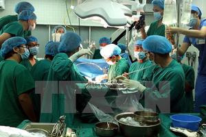 Yêu cầu làm rõ vụ tử vong sau mổ u ruột lành tại Bệnh viện Việt Đức
