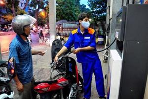 Giá xăng ngày mai có thể tăng mạnh tới 800 đồng/lít