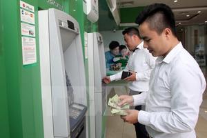 Ngân hàng Nhà nước nói gì về mỗi thẻ ATM gánh 20-25 loại phí?