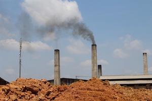 Lò gạch nhả khói “đầu độc” khu dân cư