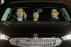 Cựu tổng thống Hàn Quốc bật khóc khi thấy buồng giam