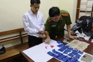Bắt đối tượng có 2 tiền án, thu gần 6.000 viên ma túy tổng hợp