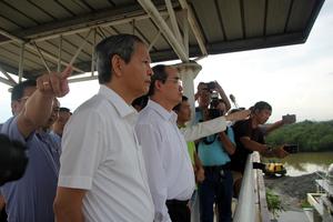 Bí Thư Thành ủy Nguyễn Thiện Nhân khảo sát bãi rác Đa Phước