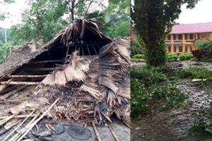 Hàng chục ngôi nhà bị đổ sập do lốc xoáy