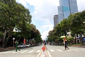 Các đại gia tung chiêu thổi giá nhà đất ở TPHCM ra sao?