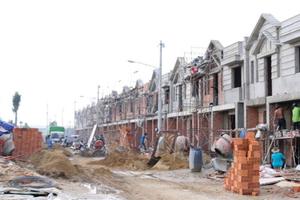 Cơn sốt đất đi qua, nhiều hệ lụy ở lại