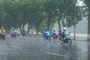 Bắc Bộ đột ngột chuyển lạnh giữa mùa hè, nhiệt độ giảm xuống mức 20 độ C