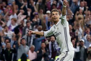 Ronaldo lập hat-trick, Real Madrid đặt 1 chân vào chung kết