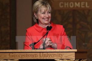Bà Hillary Clinton cáo buộc Giám đốc FBI và Nga khiến bà thất cử