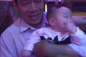 Cách hết các chức vụ trong Đảng Cục trưởng vì có con riêng