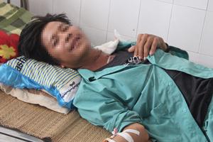 Người đàn ông tự cắt gần đứt khí quản