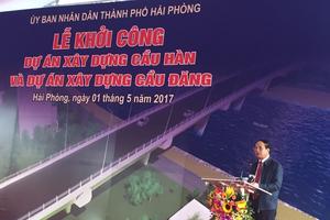  Khởi công xây dựng cầu Hàn và cầu Đăng