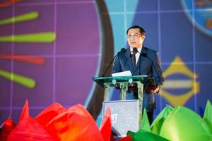 Sông Hàn lung linh sắc màu trong đêm khai mạc pháo hoa DIFF 2017 