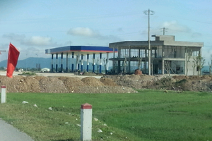 Thanh Hóa: Mặc lệnh cấm, trạm cấp nhiên liệu vẫn vô tư xây dựng 