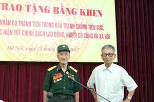 Hai lão nông bật mí “bí quyết”... chống tham nhũng