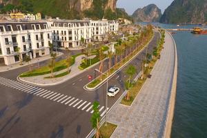 Mua nhà đẹp Vinhomes Dragon Bay, trúng xế vàng Lexus